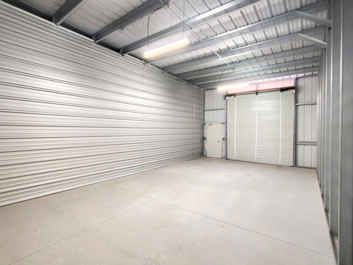 Commerical-Shop-Space-Des-Moines-IA Empty Shop Space for rent in Des Moines, IA