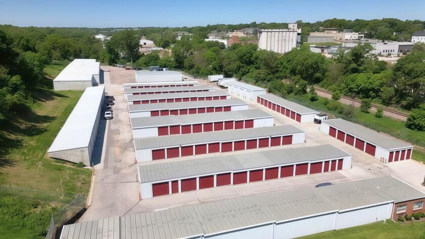 Cornerstone-storage-s-72nd-st-omaha-ne storage facility with warehouse and outdoor parking in omaha ne